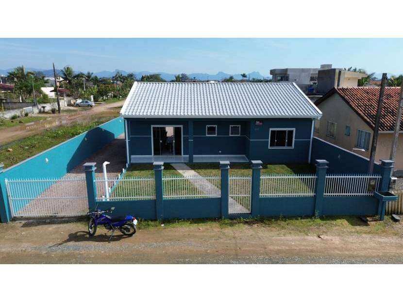 Casa à venda em Guaratuba, Balneário Coroados, com 3 quartos, 160m² - Mauro Alexandre Imóveis