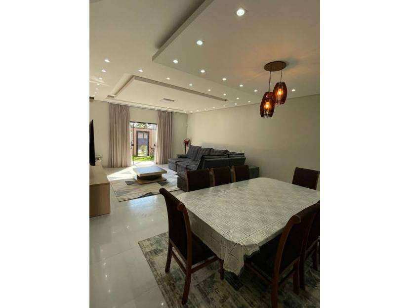 Casa de Alto Padrão na Quadra da Praia – Guaratuba/PR - Mauro Alexandre Imóveis