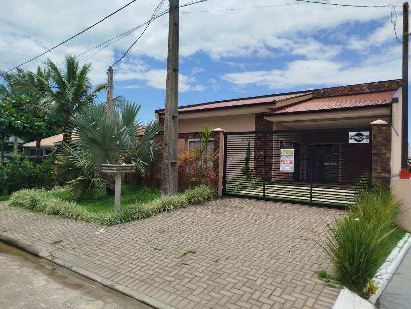 Casa de Alto Padrão na Quadra da Praia – Guaratuba/PR - Mauro Alexandre Imóveis