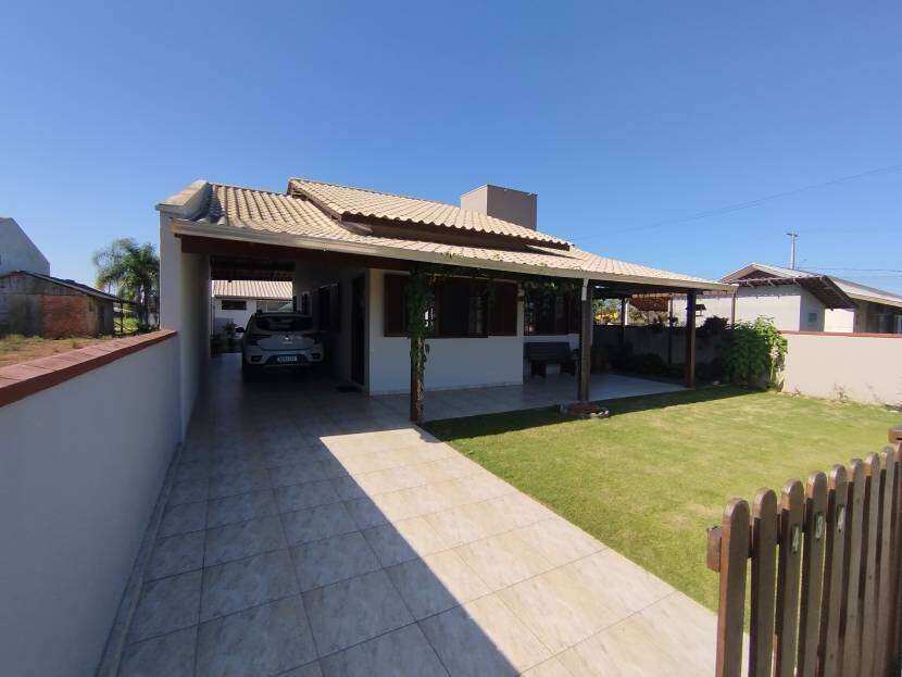 Casa Térrea com Piscina e Área Gourmet em Guaratuba-Pr - Mauro Alexandre Imóveis