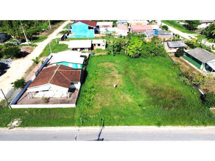 TERRENO LOCALIZADO NA AVENIDA DE COMÉRCIOS EM GUARATUBA - Mauro Alexandre Imóveis